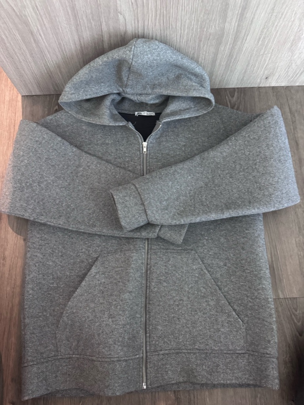 Zara Wonen’s Heather Gray Zip-Up Hoodie Sweater